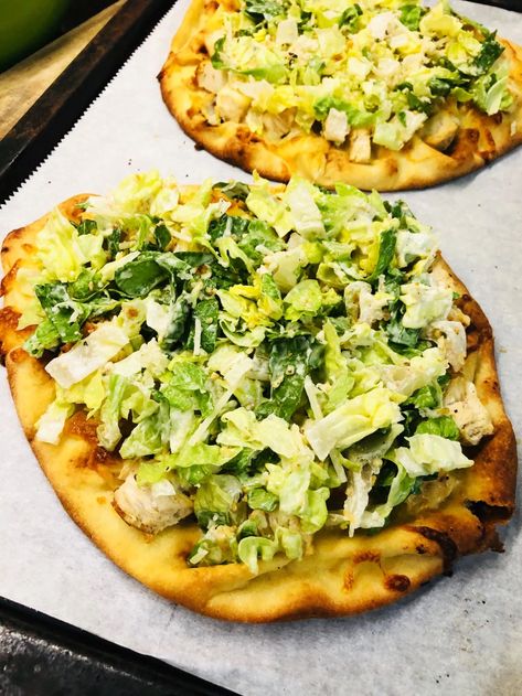 Chicken Caesar Flatbread, Chicken Ceaser Salad Flatbread, Naan Flatbread Recipes, Dinner List, Salad Kit, Caesar Chicken, Grilled Chicken Tenders, Meat Lovers Pizza, Pizza Ideas