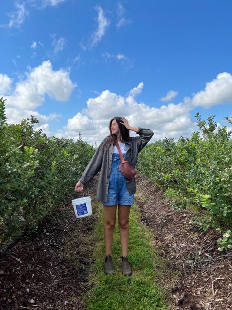 Blueberry Picking Aesthetic, Blueberry Picking Outfit, Overalls Flannel, Blueberry Picking, No Boys Allowed, Beach Instagram Pictures, Beach Instagram, Farm Clothes, Green Field