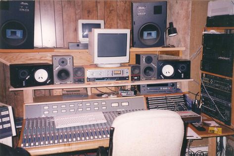 Diy Recording Studio, Recording Setup, 90s Home, Entertainment Ideas, Sound Engineer, 90s Music, Music Studio, Recording Studio, Home Studio