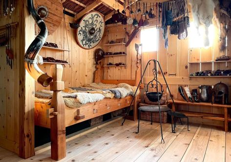 Who wouldn't want this Viking themed room?⚔️ 📷 japan_viking_association #vikings #viking #norse #ragnar #odin #pagan #vikingstyle #valhalla #ragnarlothbrok #norsemythology #thor #bedroom #bedroomdecor Viking Bedroom Ideas, Viking Interior Design, Viking House Interiors, Viking Decor Interior Design, Viking Bedroom, Viking Hall, Medieval Bedroom, Viking Home Decor, Viking House