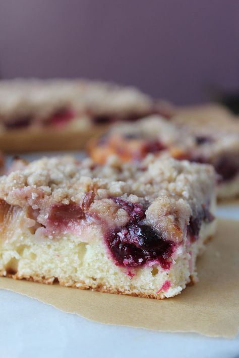 Cherry Rhubarb Crumb Cake Cherry Rhubarb, Rhubarb Coffee Cake, German Plum Cake, Rhubarb Coffee Cakes, Apricot Recipes, German Desserts, Rhubarb Cake, Cherry Cake, Cherry Recipes