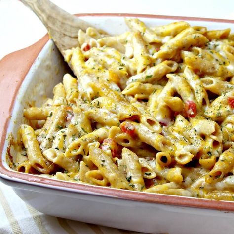 Looking for a tasty meatless Monday meal? Try this delicious three cheese baked penne pasta! It's sure to be a hit with your entire family. Easy Weekly Meals, Meatless Meals Healthy, Meatless Pasta, Monday Meals, Meatless Dinners, Baked Penne, Monday Recipes, Apple Salad Recipes, Meatless Meal