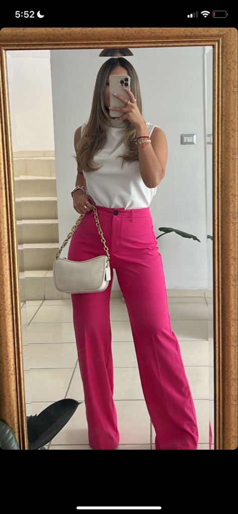 Pink Formal Outfits For Women, Outfit Pantalon Rosado, Pastel Office Outfit, Pink Formal Pants Outfit, Outfit Pantalon Rose, Outfit Brunch Casual, Pantalon Rosa Outfit, Outfit Pantalon Rosa, Outfit Rosado