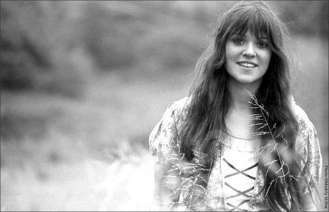 Throwback Thursday ~ Melanie Safka Melanie Safka, Laura Nyro, Ruby Tuesday, Woodstock 1969, Woodstock Festival, Carole King, Joan Baez, Female Artist, Bohemian Flowers