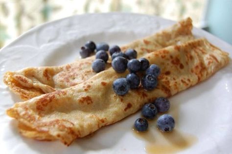 Whole Wheat Crepe Recipe, Whole Wheat Crepes, Sweet Crepes Recipe, Menu Sarapan Sehat, 100 Days Of Real Food, Sweet Crepes, Wheat Recipes, Clean Eating Breakfast, Crepe Recipes