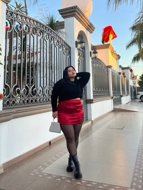 Dope Outfits Winter, Concert Outfits Black, Concert Outfits Black Women, Red Outfit Casual, Christmas Outfit Ideas Plus Size, Concert Outfit Winter, Unique Skirt, Plus Size Baddie Outfits, Unique Skirts