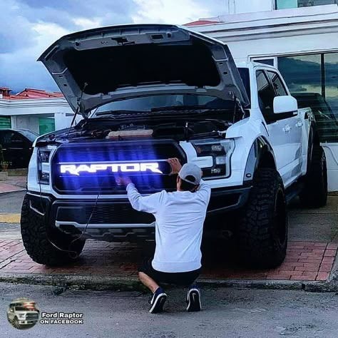 Black Ford Raptor, Ford Raptor Truck, Raptor Truck, Big Ford Trucks, Ford F150 Raptor, Ford Trucks F150, Ford Ranger Raptor, Top Car, Jacked Up Trucks