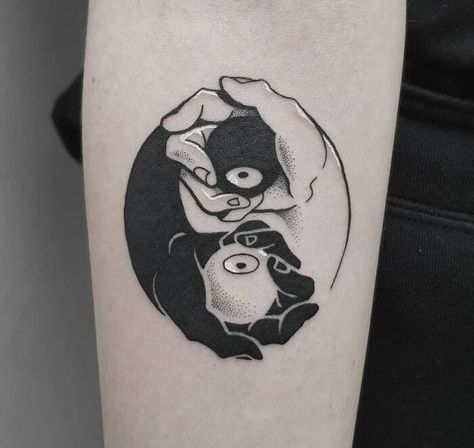 Two hands holding eyeballs tattoo Yin Yang Tattoo Ideas, Yang Tattoo Ideas, Tattoo Japonais, Jing Y Jang, Yin Yang Tattoo, Balance Tattoo, Ying Yang Tattoo, Tato Minimal, Yang Tattoo