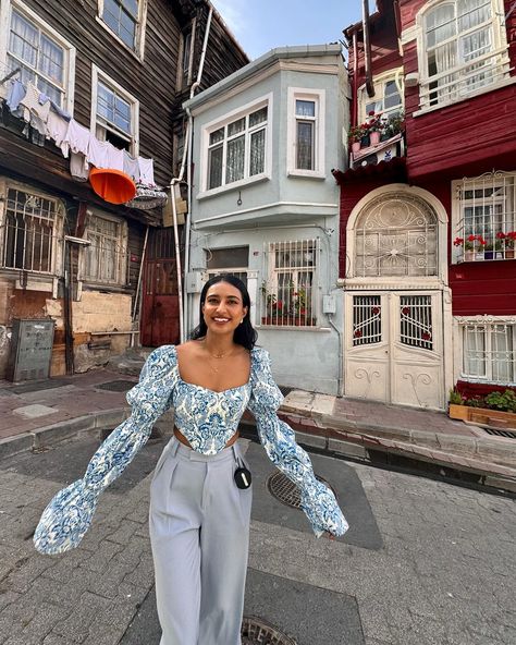 This is what dreams are made of 🥹🥹 (Turkey Diaries Istanbul day 1)! I had booked an experience via Airbnb called Hassan ‘s home where @hasannkinay takes me around his neighbourhood Balat, where he grew up in while talking everything turkey and eating a lot of yummy food 🥰 Top : @leaclothingco Pants : @valttacontractor ❤️ Bag : @mokobara Rida Tharana, Turkey Fashion, Istanbul Travel, American Travel, Turkey Travel, Birthday Outfit, Travel Outfit, Fitness Inspo, Travel Fun