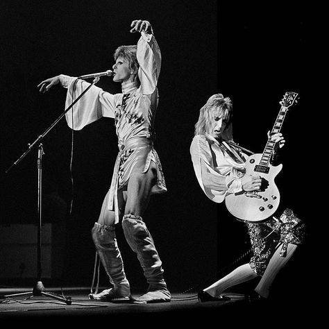 Mick Ronson and David Bowie Ziggy Played Guitar, Ian Hunter, Blue Soul, Mott The Hoople, Bowie Ziggy Stardust, Mick Ronson, David Bowie Ziggy Stardust, David Bowie Ziggy, Aladdin Sane