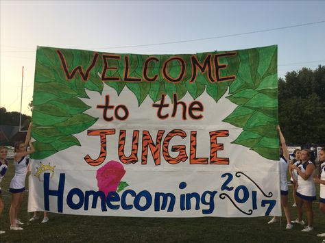 Football run through sign MCHS Homecoming Pep Rally Themes, Run Through Signs, Cheerleading Signs, School Dance Themes, School Spirit Posters, Cheer Games, Rally Idea, Baby Shower Mum, Homecoming Decorations