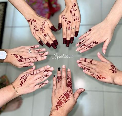 Henna Designs For Brides Sister, Bridesmaid Mehendi Designs Simple, Bridesmaid Mendhi Design, Bridesmaid Henna Design Simple, Inai Pengantin Simple Merah, Inai Pengantin, Mehendi Designs, Henna Designs, Henna