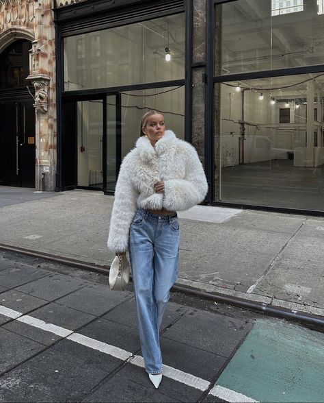 White Fur Coat Outfit Casual, White Faux Fur Coat Outfit, Fur Sweater Outfit, Short Fur Coat Outfit, White Fur Coat Outfit, Fur Coat Outfit Casual, Slavic Aesthetic, Faux Fur Coats Outfit, Fur Jacket Outfit