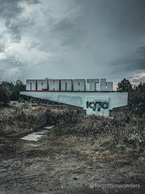 The fancy sign welcoming you to the now abandoned city of Pripyat, built for the Chernobyl workers and marketed as the most advanced city in the Soviet Union #urbex #ukraine #chernobyl #pripyat #prypyat #chernobylhbo #powerplant #reactor #nuclear #industrial #abandoned Nuclear Apocalypse Aesthetic, Nuclear Aesthetic, Advanced City, Chernobyl Aesthetic, Pripyat Chernobyl, Soviet Aesthetic, Apocalypse Landscape, Nuclear Apocalypse, Abandoned City