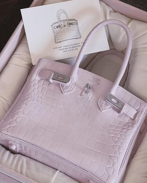 Pink Birkin, Luxury Bags Collection, Handbag Essentials, Girly Bags, Pink Girly Things, Luxury Purses, Fancy Bags, Bags Aesthetic, Pretty Bags