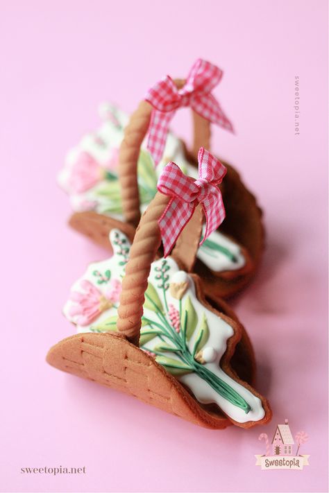 Bouquet Cookies Decorated, Dessert Basket, Bouquet Cookies, Cookie Basket, Faux Desserts, Elegant Cookies, Cookie Baskets, Cookies Decoradas, Basket Tutorial