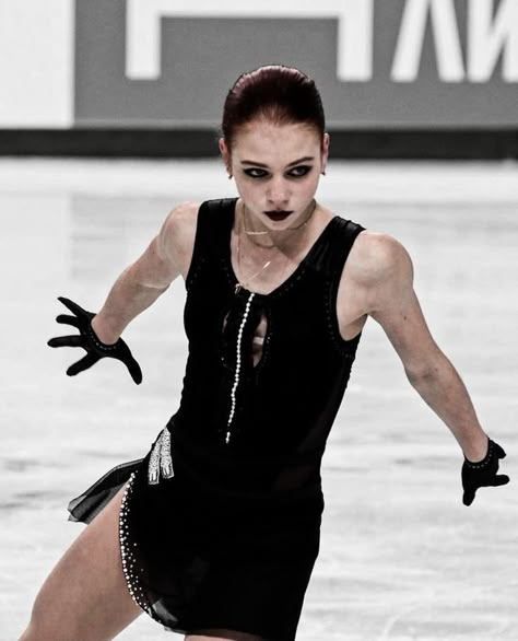 Alexandra Trusova Cruella, Aesthetic Figure Skating, Ice Goddess, Ice Skating Photography, Russian Figure Skating, Figure Skating Aesthetic, Dance Warm Up, Aleksandra Trusova, Figure Ice Skates