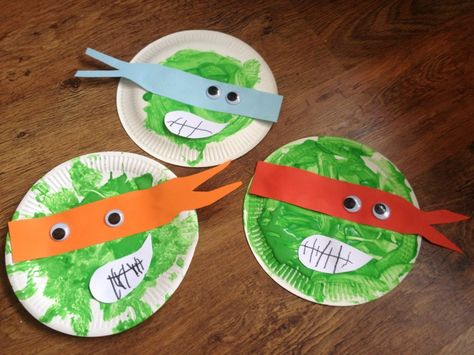 Need some rainy day inspiration? These fun Teenage Mutant Ninja Turtles crafts will get your kids wanting to do something creative! Teenage Mutant Ninja Turtles Crafts, Ninja Craft, Ninja Turtle Crafts, Superhero Preschool, Super Hero Activities, Hero Crafts, Turtle Birthday Parties, Paper Plate Craft, Tmnt Birthday