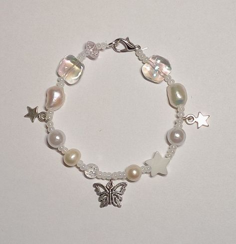 Star And Pearl Bracelet, Beaded Aesthetic Bracelets, Star Bracelet Aesthetic, Bracelet Y2k Aesthetic, Pretty Bead Bracelets, Bracelet Inspiration Beads Aesthetic, Beaded Star Bracelet, Jewelry Beads Aesthetic, Cute Bracelets Aesthetic