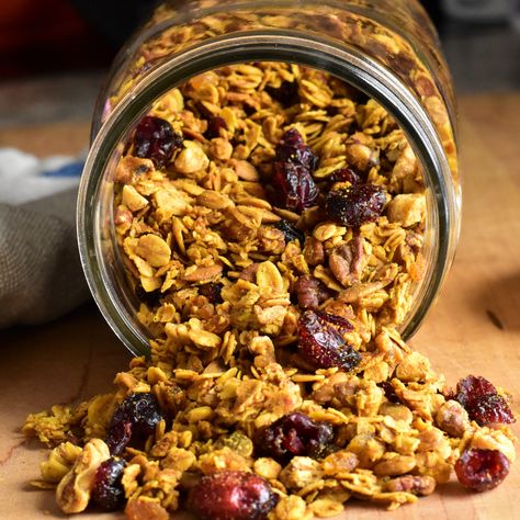 Ginger Granola, Ginger Recipe, Crystallized Ginger, Granola Recipe Homemade, Ginger Recipes, Granola Recipes, Homemade Granola, Quick Cooking, Snack Bar