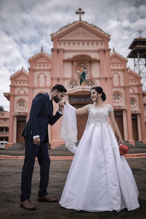 Christian Wedding Photography Poses, Christian Wedding Groom Suit, Christian Pre Wedding Photoshoot, Indian Christian Wedding Couple Poses, Christian Wedding Bride Poses, Cristin Wedding Pose, Christian Wedding Photoshoot, Christian Wedding Photos, Christian Wedding Couple Poses