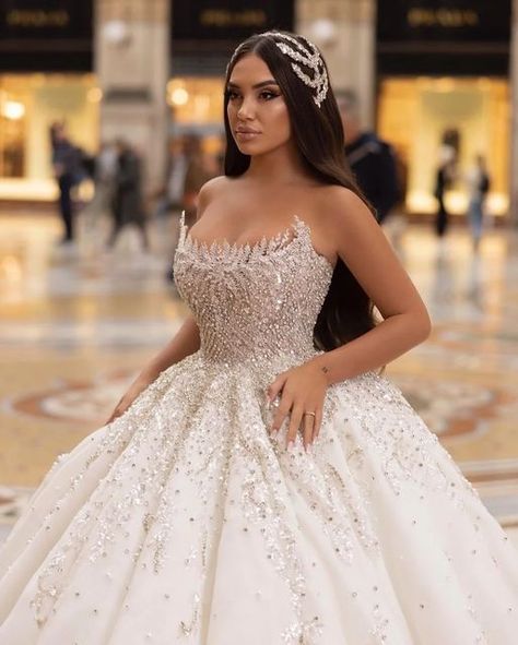 Queen Wedding Dress Crowns, Crown For Wedding Brides, Vegas Wedding Dress, Wedding Hairstyles With Crown, Queen Wedding Dress, Lace Dress Outfit, Crystal Wedding Dresses, Glam Wedding Dress, Orthodox Wedding