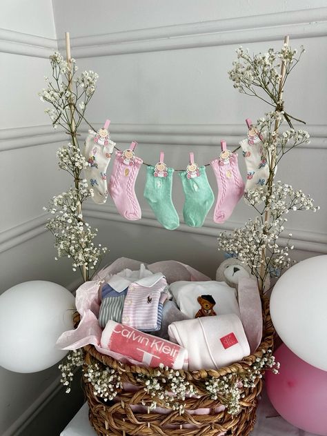 Baby Shower Girl Baskets Gift Ideas, Baby Shower Gift Girl Ideas, New Baby Basket For Mom, Baby Shower Gift Basket Ideas For A Girl, Diy Gifts For Baby Girl, Baby Shower Hanger Basket, Baby Girl Baby Shower Gift Ideas, Baby Basket Gift Ideas Girl, Baby Shower Gift Basket Girl