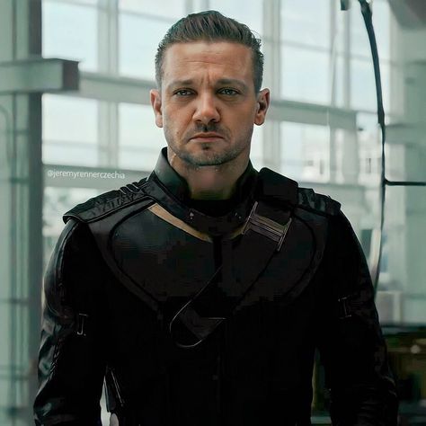 Hawkeye after he comes backf from time travel in Avengers: endgame with out Black Widow. Hawkeye Endgame, Jeremy Renner Hawkeye, Jeremy Renner Avengers, Marvel Hawkeye, Clint Barton, Avengers Endgame, Jeremy Renner, Hawkeye, Black Widow