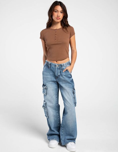 Denim Cargo Pants Outfit, Jean Cargos, Cute Cargo Pants, Womens Cargo Pants, Cargo Denim Pants, Urban Outfitters Y2k, School Wishlist, Womens Cargo, Utility Design