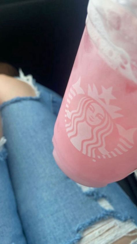 Starbucks Drinks Pictures, Starbucks Drink Aesthetic, Starbucks Pictures, Aesthetic Starbucks, Starbucks Aesthetic, Cold Starbucks Drinks, Latina Outfits, Smoothie Drink Recipes, Pink Lifestyle