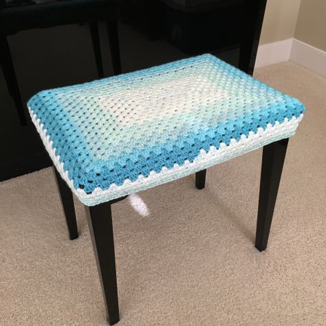 Crochet Piano Bench Cover – Free Pattern – 2KidslandKrafts Crochet Piano Cover, Crochet Bench Cushion, Crochet Ottoman Cover, Crochet Chair Cover, Crochet Piano, Piano Bench Cover, Stool Cover Crochet, Arm Rest Covers, Diy Chair Cushions