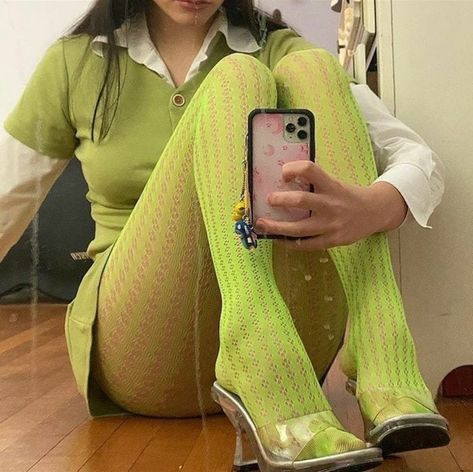 Funky Tights, Green Tights, Colored Tights, Mode Inspo, On The Floor, Mode Vintage, Looks Style, Mode Inspiration, Looks Vintage