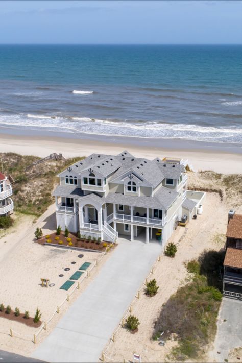 Future Dream House, Big Beach House Exterior, Rich Beach House, Vacation House Interior, Dream Beach Houses Luxury, Houses On Beach, Beach Houses Exterior, Beach House Mansion, Houses On The Beach