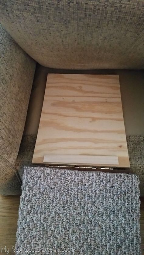 How to make an indoor pet ramp to aid your puppy or geriatric pet get on or off the sofa or couch. Easy afternoon project. Diy Dog Ramp, Dog Ramp Diy, Rv Pet, Stairs Diy, Cat Ramp, Dog Ramp For Bed, Stair Makeover, Pet Ramp, Dog Stairs