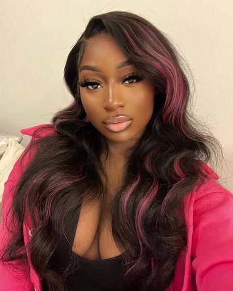 Black Wig With Streaks, Pink Hair Streaks Black Women, Pink Highlights In Black Hair Wig, Sew In Pink Highlights, Black And Pink Wigs For Black Women, Black Wig Pink Highlights, Black And Pink Quick Weave, Weave With Pink Highlights, Pink And Blonde Highlights In Black Hair