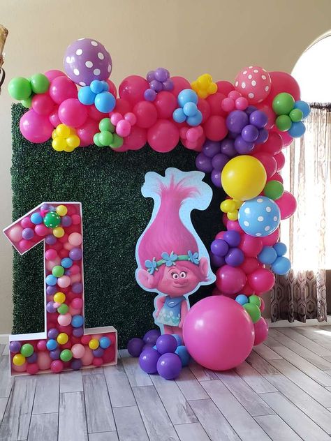 Stella Noella's Birthday Bash | CatchMyParty.com Trolls Birthday Party Backdrop, Trolls Balloon Decoration, Diy Trolls Birthday Party Decorations, Trolls Themed Birthday Party Decorations, Trolls 1st Birthday Party Girl, Trolls 1st Birthday Party Ideas, Trolls 2nd Birthday Party For Girl, Poppy Trolls Birthday Party, Trolls Birthday Decorations