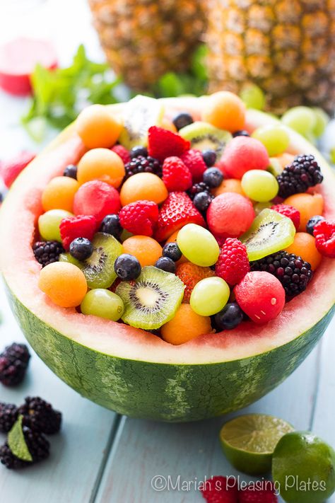 Raspberry Dressing, Watermelon Bowl, Fruit Salad Recipe, Snacks Ideas, Berry Salad, Diet Snacks, Fruit Salad Recipes, Summer Treats, Different Kinds