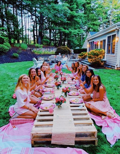 Preppy Picnic, 14th Birthday Party Ideas, Sweet Sixteen Birthday Party Ideas, Girly Birthday Party, Picnic Birthday Party, Preppy Party, Cute Birthday Pictures, Cute Birthday Ideas, Perfect Birthday Party