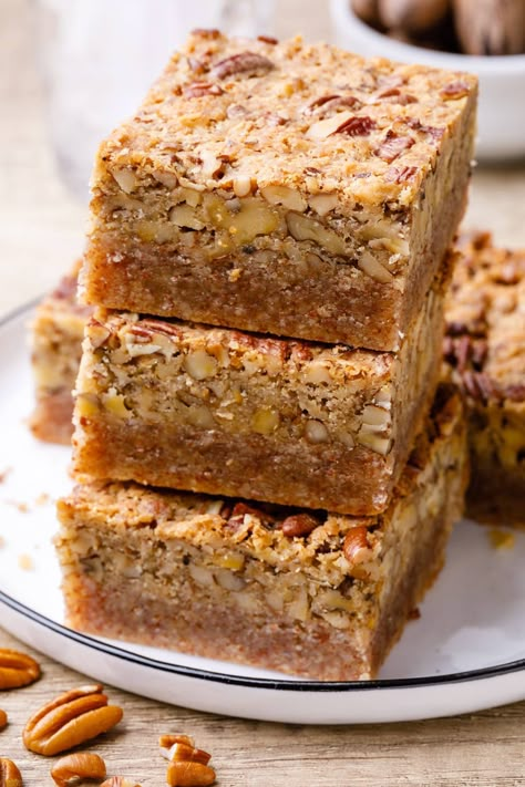 Ooey-Gooey Keto Pecan Pie Bars (holy yum!) - Keto Pots Keto Pecan Pie Bars, Keto Pecan Pie, Ketogenic Desserts, Sugar Free Maple Syrup, Pecan Pie Bars, Pie Bars, Low Carb Cookies, Low Carb Sweets, Me Personally