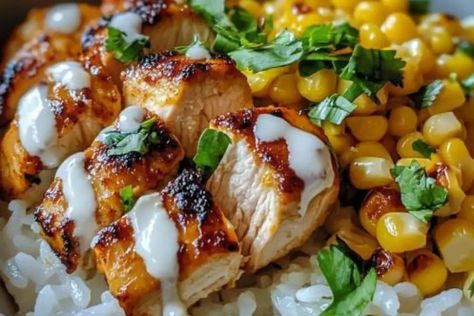 Street Corn Chicken Rice Bowl - recipestasteful Street Corn Chicken Rice Bowl, Creamy Street Corn, Street Corn Chicken, Bulgarian Dishes, Chicken Rice Bowl, Lunch Foods, Corn Chicken, Chicken Rice Bowls, Pre Cooked Chicken