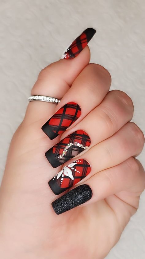 Nails PLAID - Etsy Canada Red Plaid Nail Designs, Fall Flannel Nails, Hunting Nail Designs, Winter Plaid Nails, Buffalo Plaid Nails, Red Plaid Nails, Plaid Fall Nails, Plaid Christmas Nails, Flannel Nails