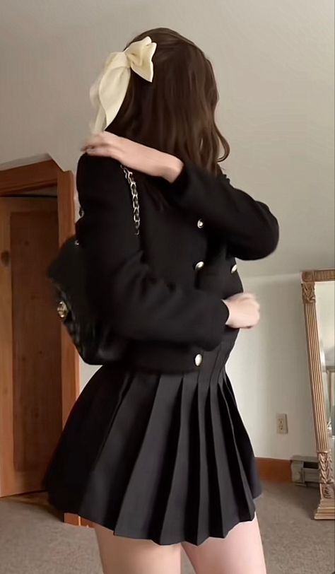 Museum Outfit, Outfits Coquette, Cute Skirt Outfits, Gothic Outfits, Ely, Formal Outfit, Cute Skirts, Elegant Outfit, Skirt Outfits