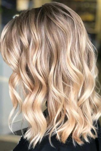 Beach Wavy Hairstyles For Medium Length Hair ★ See more: https://lovehairstyles.com/beach-wavy-hairstyles-for-medium-length-hair/ Beach Wavy Hairstyles, Medium Length Hair With Bangs, Beach Wave Hair, Wavy Hairstyles, Hairstyles For Medium Length Hair, Long Blonde, Medium Length Hair, Shoulder Length Hair, Beach Hair