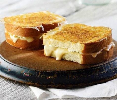 Panera Fontina grilled cheese and Tomato soup! Panera Grilled Cheese, Panera Sandwiches, Fontina Grilled Cheese, Panera Recipes, Publix Bakery, Cream Cheese Spread, Cheese Sandwich Recipes, Grilled Cheese Sandwiches, Best Grilled Cheese