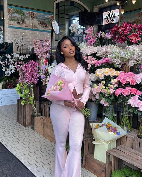 In full bloom🌸 | Instagram Feminine Black Women, Femininity Aesthetic, Pink Lifestyle, Boujee Outfits, Black Femininity, Grown Women, Pink Girly Things, In Full Bloom, Everything Pink