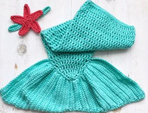 You will love this adorable mermaid tail! It's perfect for newborn baby photos or as a Halloween costume for baby's first Halloween. Pattern is written for 0/3 months and 3/6 months. I have included instructions on how to make the tail waist length and full body length. Free Mermaid Tails, Crochet Baby Mermaid Tail, Baby Mermaid Tail, Baby Mermaid Crochet, Newborn Mermaid, Mermaid Tail Pattern, Crochet Mermaid Tail, Mermaid Tail Blanket, Crochet Mermaid