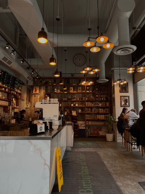 Comfy Cafe Interior, Grunge Coffee Shop, Old Coffee Shop Aesthetic, Old Money Cafe, Bookstore Cafe Aesthetic, Cafe Aesthetic Instagram, Comfy Cafe, Indie Cafe, Lounge Aesthetic