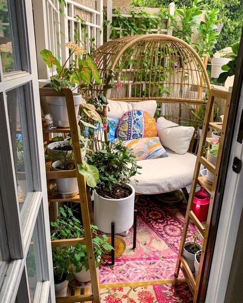 Small Cozy Back Porch Ideas, Small Apartment Outdoor Patio Ideas, Patio Furniture Ideas Apartment, Apartment Patio Ideas First Floor, Patio Rental Ideas, Boho Apartment Patio Ideas, Balcony Ideas Apartment Curtains, Apartment Balcony Garden Aesthetic, Front Apartment Porch Ideas