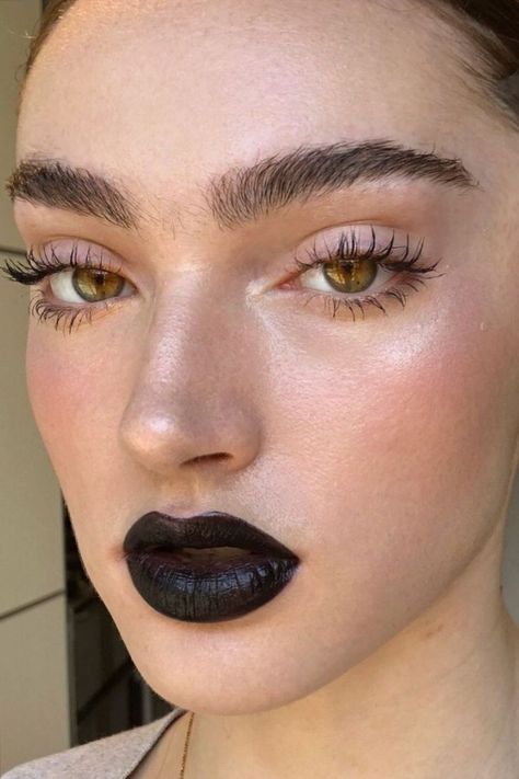 Black Lips Makeup, Black Lipstick Look, Makeup Ideas For Prom, Black Lipstick Makeup, Bold Lipstick Makeup, Bold Lip Makeup, Maquillage On Fleek, Bold Makeup Looks, Bold Lip