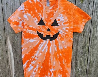 Lantern Handmade, Tie Die Shirts, Orange Tie Dye, Jack O Lantern Faces, Jack O'lantern, Pumpkin Jack, Halloween Fall, Tie Dye Shirt, Dye Shirt